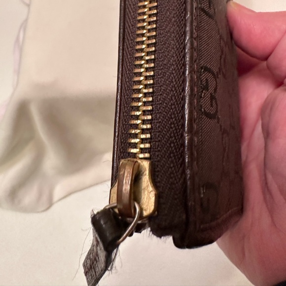 Gucci Guccisimo brown nylon monogram zippy wallet. Zipper is 3/4 around. - Picture 3 of 8